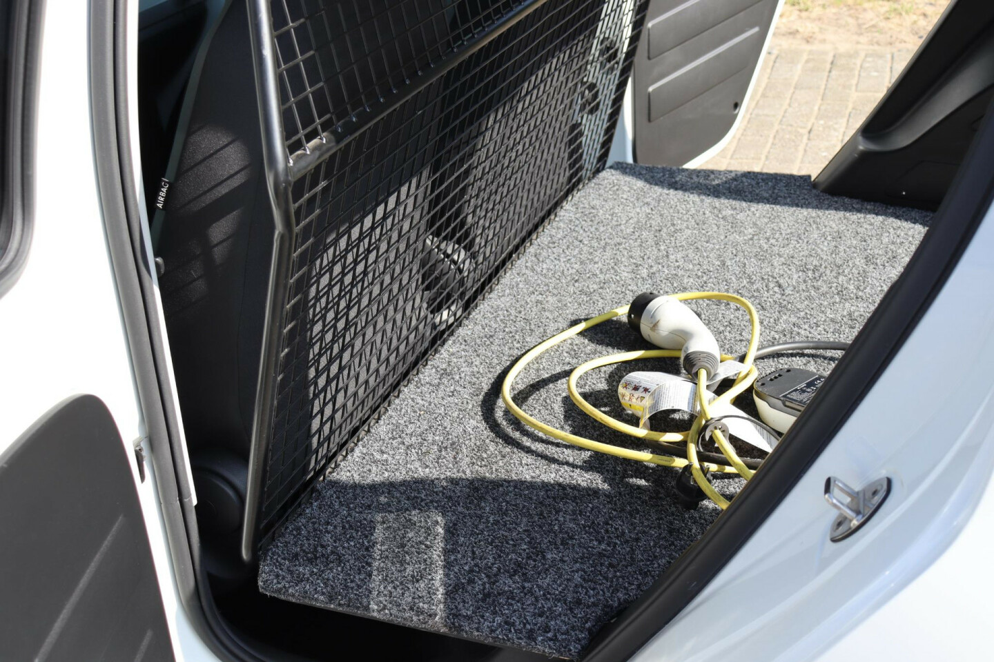 Volkswagen-E-UP-6