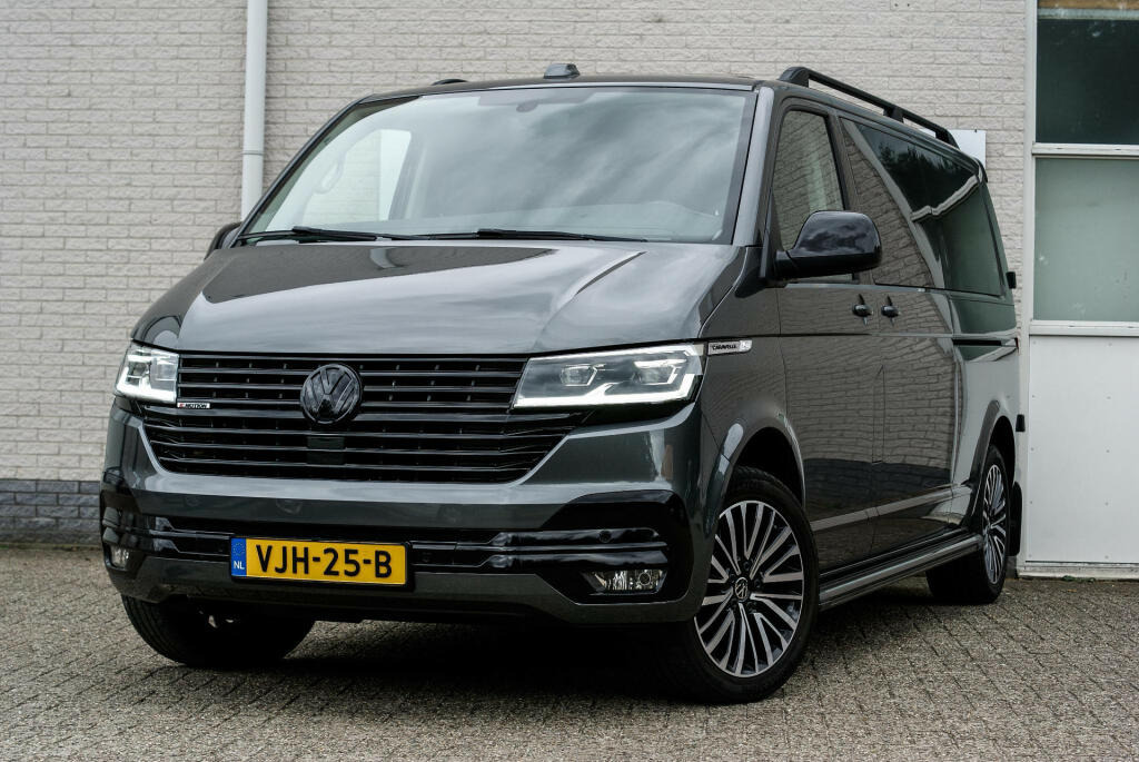 Volkswagen-Caravelle-thumb